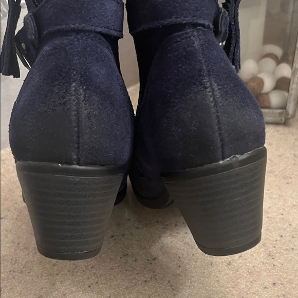 Earth Origins Dark Blue Ankle Booties with Tassel - Picture 5 of 8